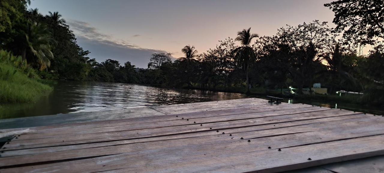 Hotel Veragua River House Sierpe エクステリア 写真